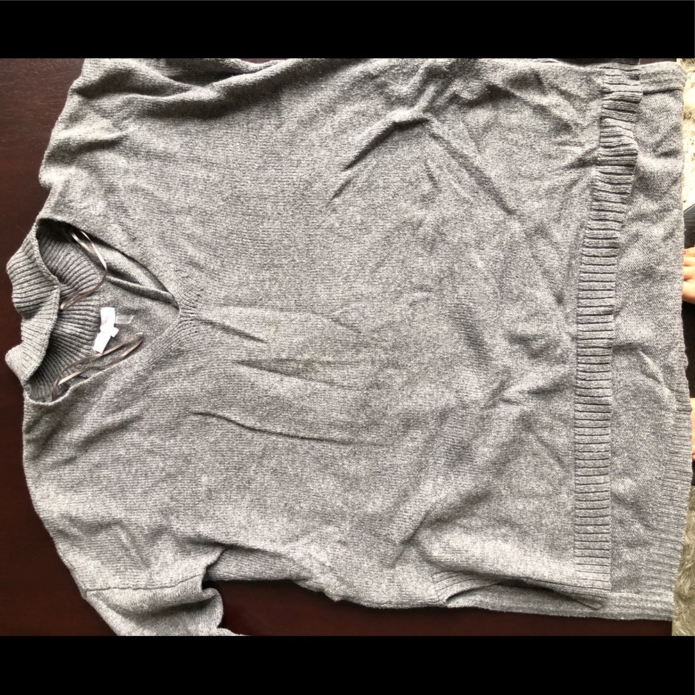 Women’s XS Grey cut out collar sweater